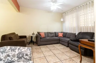 Casa com 3 quartos para alugar na Rua Aurélia, Vila Romana, São Paulo