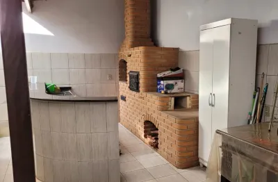 Casa á venda no centro da cidade em bauru com 3 quartos (1 suíte) e churrasqueira.