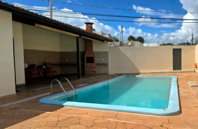 Casa com piscina e churrasqueira para alugar no Jardim Europa, em Bauru - SP