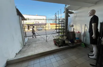 Duas casas no feitosa com 2/4 cada. excelente para moradia ou investimento.