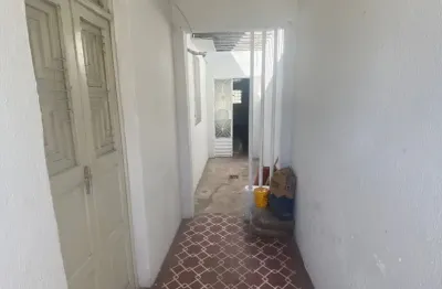 Casa 3/4 com suíte no Poço  com excelente quintal em lugar estratégico.