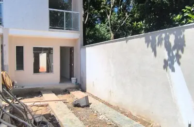 Casa em Costa Dourada | 2Q com 2 suítes | Quintal amplo e 2 vagas de garagem