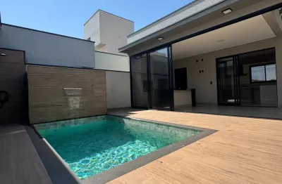 Linda casa térrea com 3 suítes e piscina em condomínio fechado