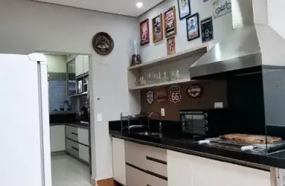 Casa térrea em condomínio fechado a menos de 5 minutos do parque ecológico