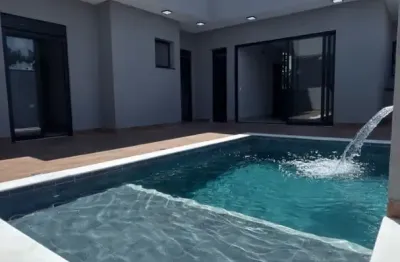 Linda casa com piscina e 3 suítes no residencial jardim laguna
