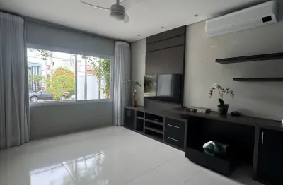 Lindo sobrado com 3 suítes repleto de planejados no jardim montreal