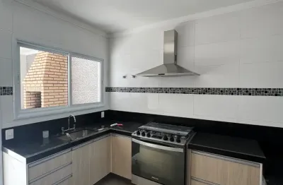 Casa térrea com 3 dormitórios, repleta de planejados no itaici