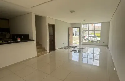 Sobrado com 3 dormitórios no condomínio jardim montreal residence