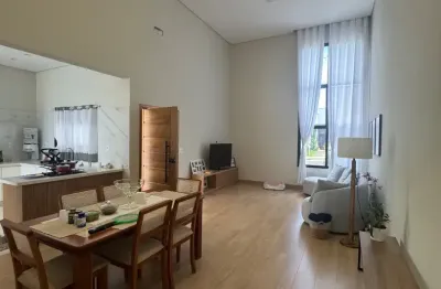 Excelente casa térrea com 1 suíte e 2 semi suítes no Residencial Brescia