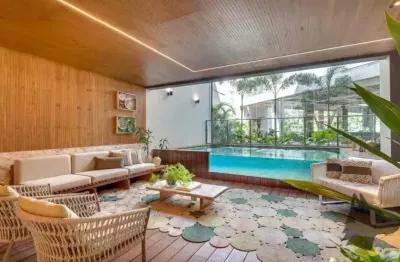 Oportunidade: mansão suspensa com piscina e churrasqueira a carvão na varanda