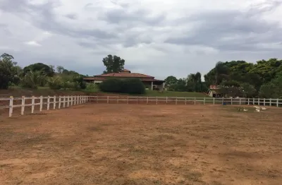 Haras em anápolis go, sede 300m2, 13 piquete com cocho e bebedouro e 17 baias