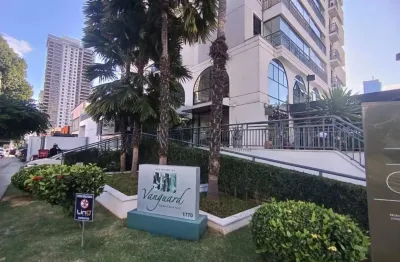 Apartamento de 1 suíte, mobiliado com eletrodomésticos e móveis de marcenaria de alto padrão (paulete) e requinte sofisticado na decoração