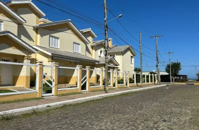 Sobrado a beira mar em capao novo centro com linda vista para o mar