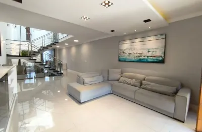 Sobrado 200m² à venda - 3 suítes - piscina - churrasqueira - santa maria