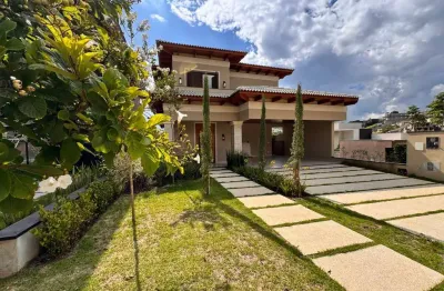 Linda casa clássica em um dos melhores condomínios em Bragança Paulista interior de São Paulo. Condomínio Residencial Vale das Águas