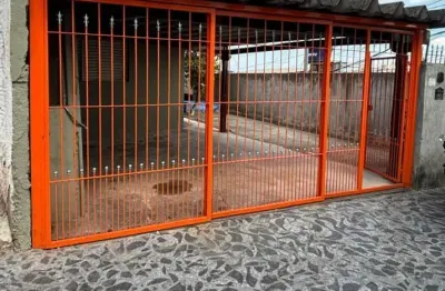 Terreno com 330m², contendo 3 casas, com vista livre, oferecendo conforto e privacidade