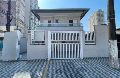 Sobrado novo a 300m da praia com churrasqueira e quintal – praia grande