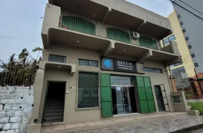 Oportunidade ! aluguel - $ 1500 (dois quartos, churrasqueira, wc, sacada, terraço com vista panorâmica da av liberdade.