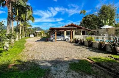 Sua Chácara porteira fechada em Santo Amaro da Imperatriz - recém reformada. 100% plano aproveitavel