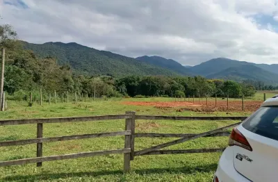 Um lindo terreno no sul do rio em santo amaro da imperatriz de 2200 metros quadrados