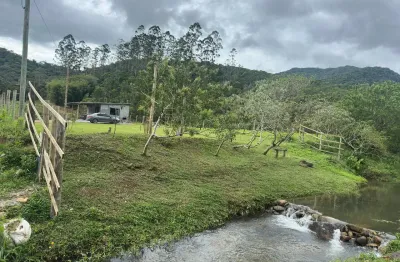 Área de lazer para sua família em paulo lopes sc - ótimo preço c. piscina, cachoeira e mt mais!