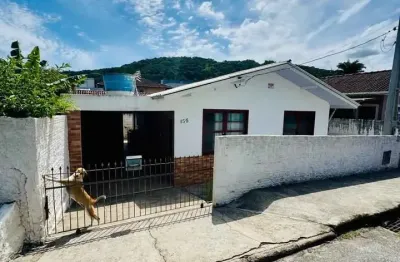 Linda casa no Forquilinhas em São José SC- Amplo terreno 300 m2 e otimo preço