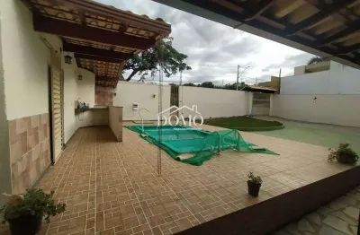 Casa construida em 02 lotes + 01 apartamento individual
