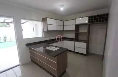 Excelente sobrado localizado no centro pirabeiraba em joinville.
