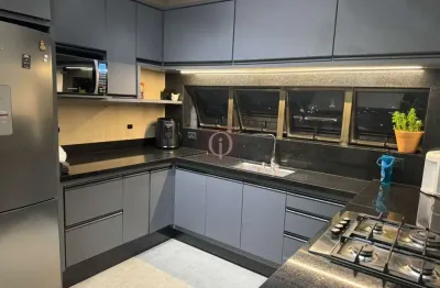 Apartamento amplo, semimobiliado no bairro anita garibaldi.