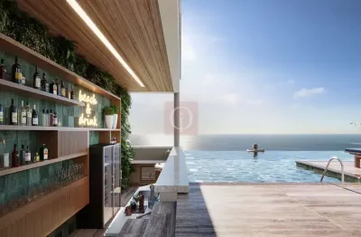 Apartamento frente mar. localizado no centro de balneário piçarras, andar alto.