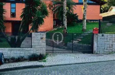 Esta deslumbrante residência está disponível para você! com 500m² construídos e um terreno amplo de 964m², esta é a propriedade dos seus sonhos !
