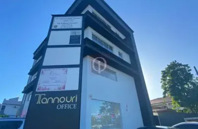 Sala comercial para locação com 33m², localizada em frente ao hospital regional.
