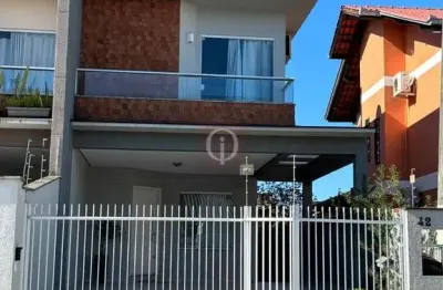 Casa com 3 quartos à venda no Jardim Iririú, Joinville 