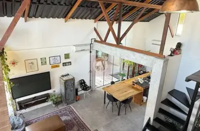 Imóvel amplo, em ótima localização no bairro Costa e Silva em Joinville/SC.