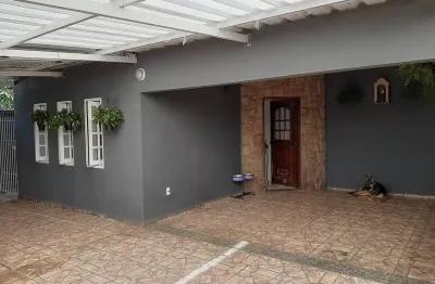 Casa com 3 quartos à venda na Rua João Pekny, 321, Água Vermelha, Poá