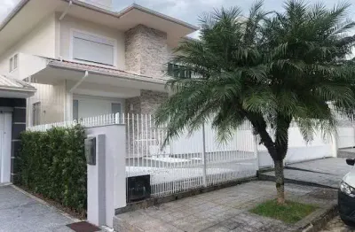 Casa alto padrão com 3 andares, suíte master e 2 demi-suíte ponta de baixo