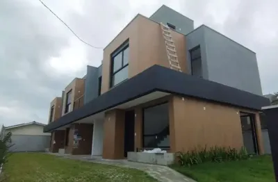Venha morar em um sobrado novinho, localizado em um loteamento planejado no campeche!