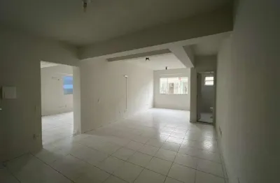 Sala comercial com 2 salas para alugar na Avenida Governador Ivo Silveira, 3568, Capoeiras, Florianópolis