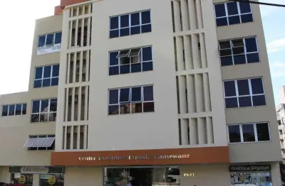 Loja comercial térrea com sobreloja, 2 vagas de garagens- trindade