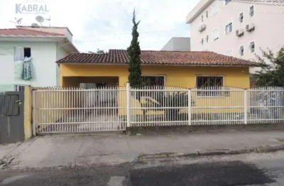 Casa com 3 quartos para alugar na Rua Trieste, 128, Passa Vinte, Palhoça