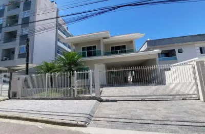 Sobrado espaçoso e moderno - 196m² em terreno de 300m²