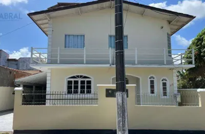 Casa com 3 quartos para alugar na Rua Bartolomeu de Gusmão, 470, Carianos, Florianópolis