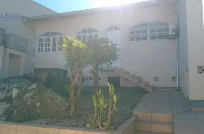 Casa com 3 quartos para alugar na Rua Benjamim Gerlach Filho, 146, Forquilhinhas, São José