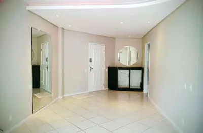 Apartamento com 3 dormitórios sendo 1 suite no centro de Florianópolis