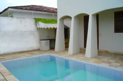 Casa a venda no bairro universitário em caruaru com 4 quartos sendo 1 suíte (dependência completa)