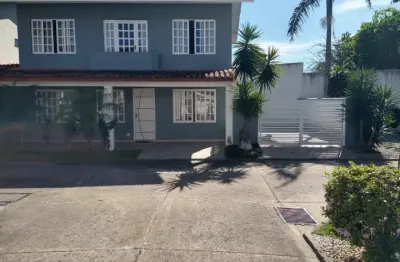 Sobrado a venda em condomínio no centro de balneário camboriú!!!