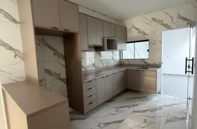 Casa em residencial fechado / parque das laranjeiras/ 2 qrts + quintal