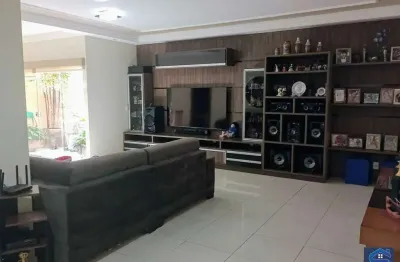 Vende-se casa no bairro abadia com excelente localização e estrutura!