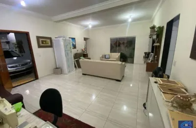 Vende-se casa com excelente estrutura no bairro elza amuí i
