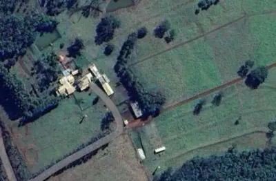 Vende-se fazenda com ótima estrutura para moradia, criação e cultivo!